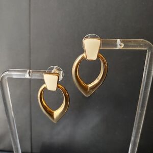 1980's enamel/ gold tone earrings Oops A Daisy